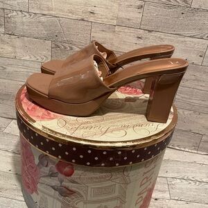 Nine West Bammah Natural Patent Sandals Women’s size 8 New